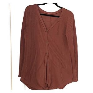 Long shirt tie detail